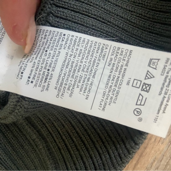 ATHLETA Women’s Hanover Refined VNeck Sweater Size XS Merino Wool Charcoal Grey - Picture 11 of 15